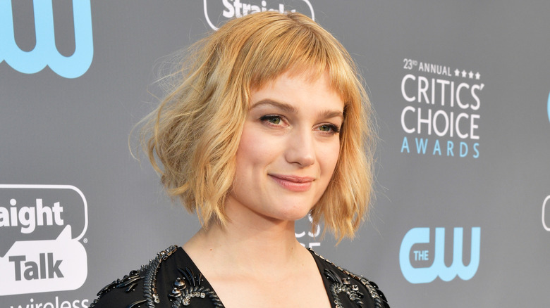 Alison Sudol with a blond micro fringe at the Critics' Choice Awards