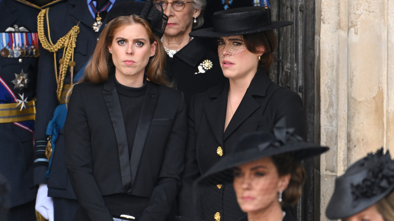 Princess Eugenie and Beatrice looking at Kate Middleton