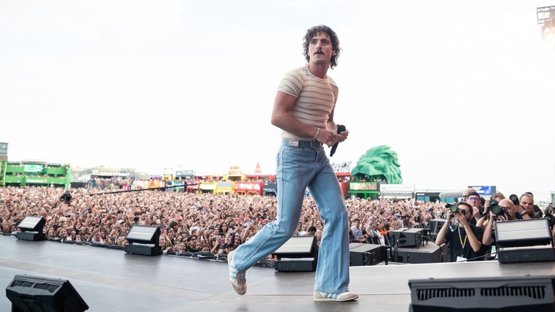 Benson Boone performing in Portugal in 2025