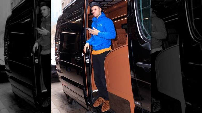 Justin Bieber exiting a van in New York in 2019