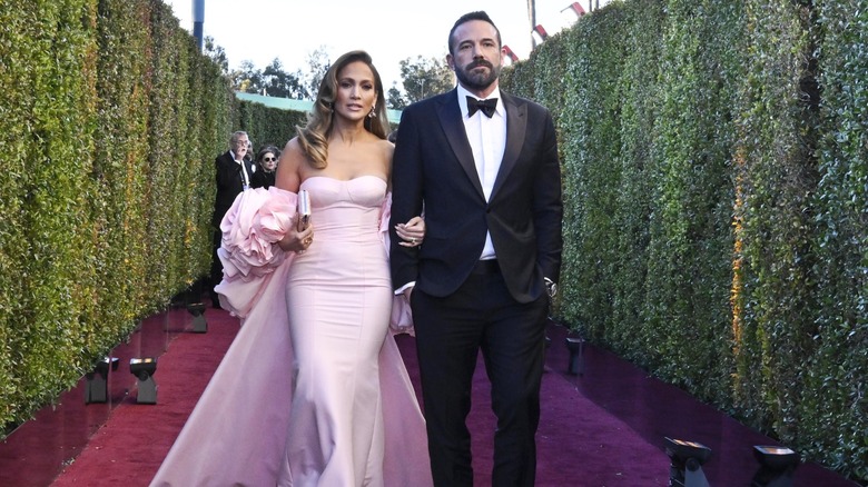 Ben Affleck and Jennifer Lopez dressed up and walking.