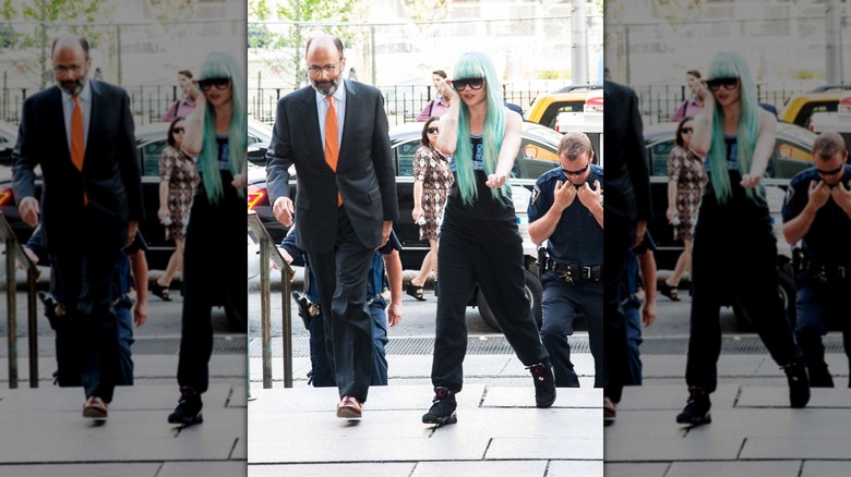 Amanda Bynes arriving at court in a blue wig