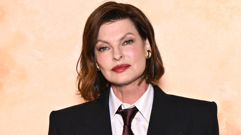 Closeup of Linda Evangelista posing