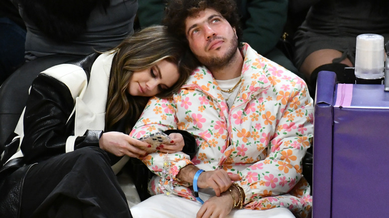 Selena Gomez with her head on Benny Blanco's shoulder
