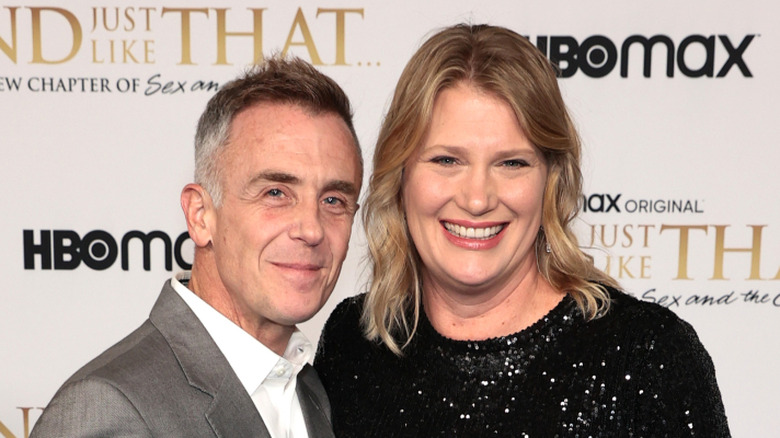David Eigenberg and his wife at the 2021 premiere of 
