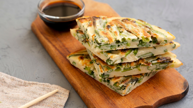 scallion pancakes with sauce