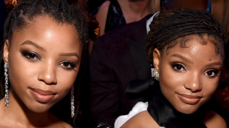 Chloe x Halle posing on the red carpet