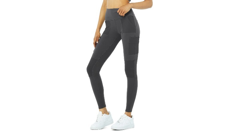 Alo yoga leggings with cargo pockets