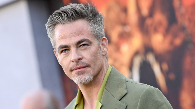 Chris Pine posing on the red carpet