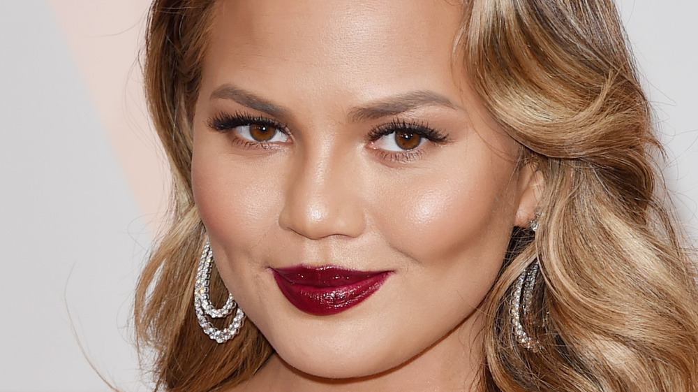 Chrissy Teigen red lips