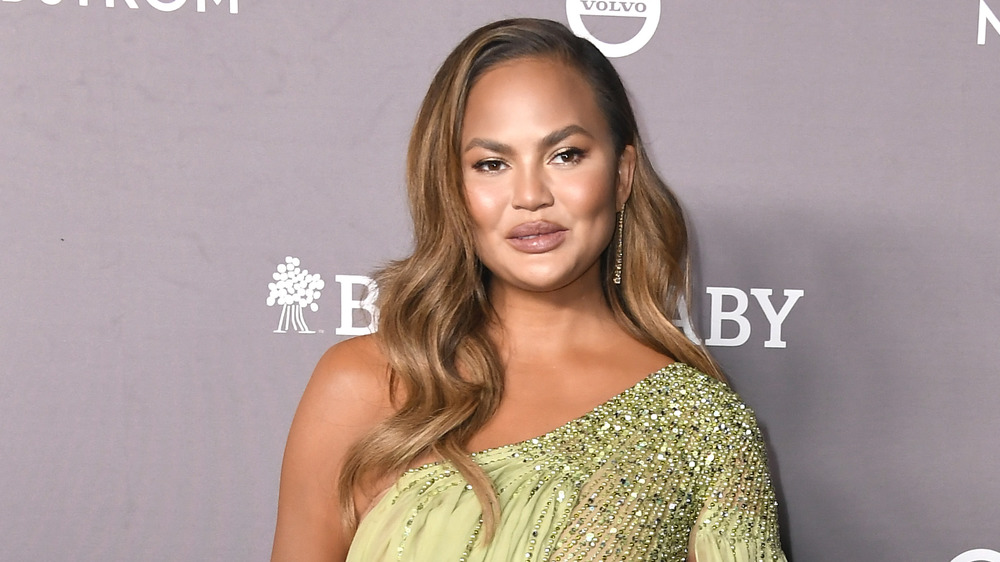 Chrissy Teigen posing