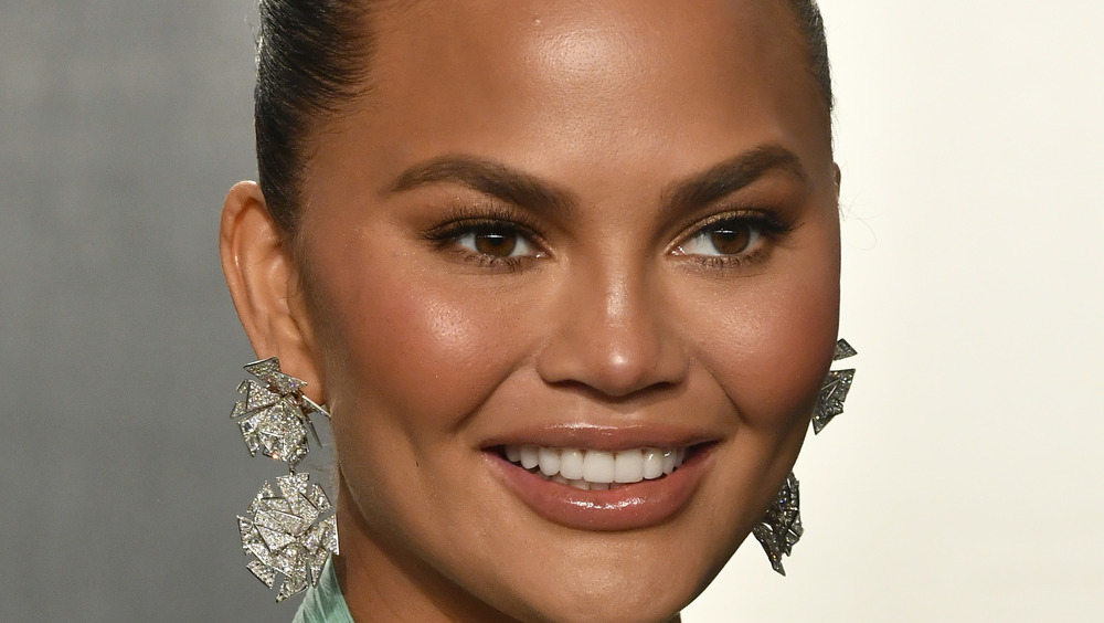 Chrissy Teigen smiling at Oscars party