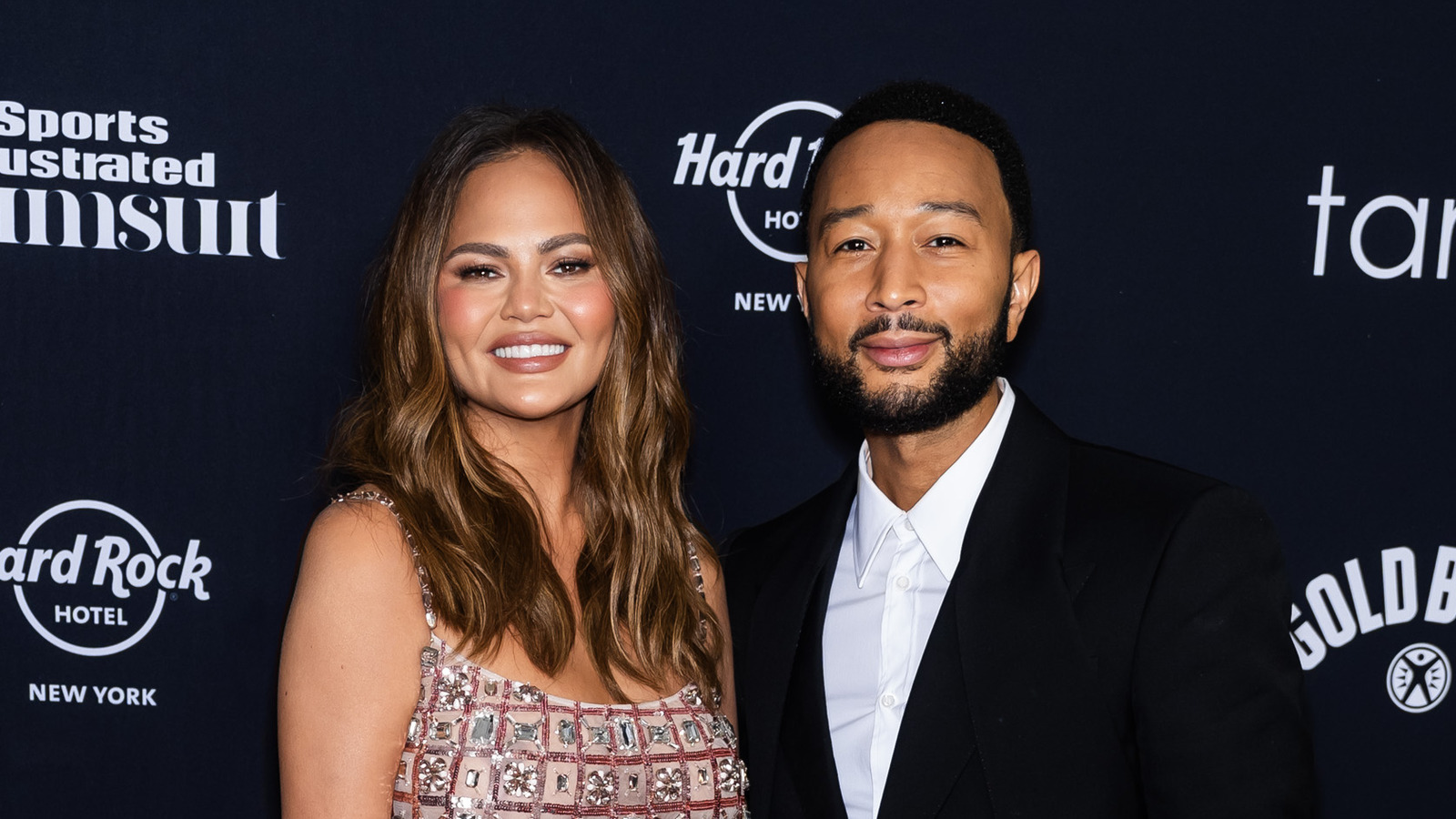 Chrissy Teigen Took Her Time Before She Made A Move On John Legend, image size:1600x900