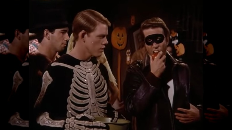 Ron Howard and Henry Winkler wearing Halloween costumes on Happy Days