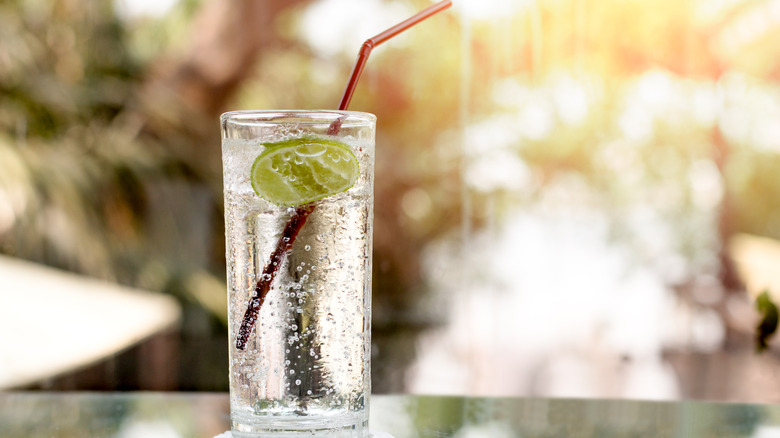 Club soda with lime