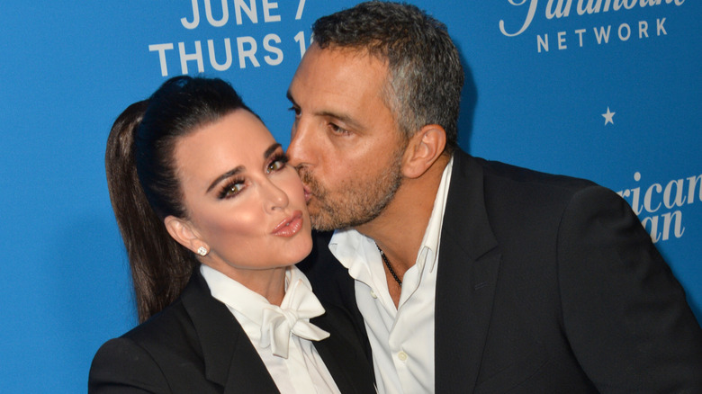 Mauricio Umansky kissing Kyle Richards' cheek