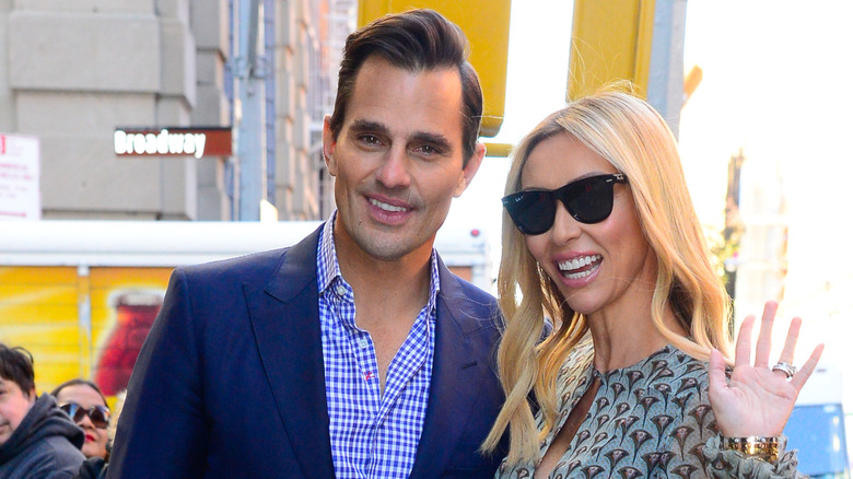 Giuliana and Bill Rancic smiling outside