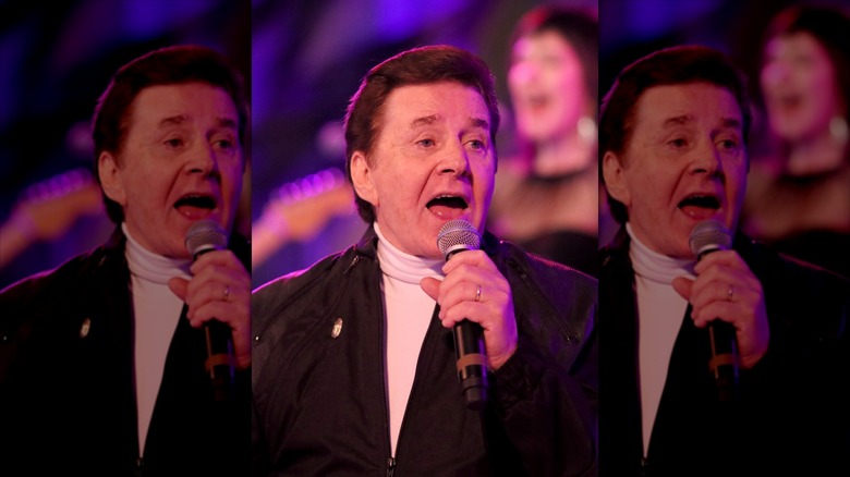 Bobby Sherman holding a microphone in 2015