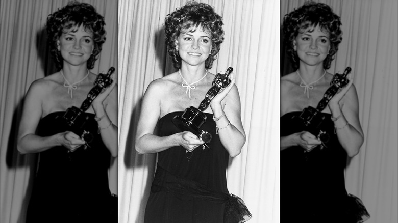 Sally Field holding her Oscar in 1985