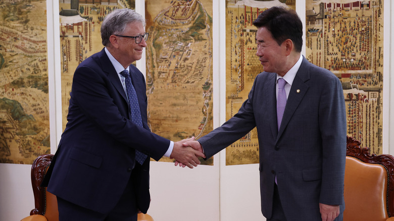 Bill Gates shakes hands with National Assembly Speaker Kim Jin-pyo