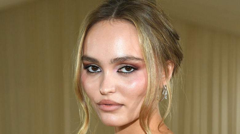 Coquette Makeup Is The Fresh Faced Romantic Trend Taking Over The Coquette Makeup Is The Fresh Faced Romantic Trend Taking Over The