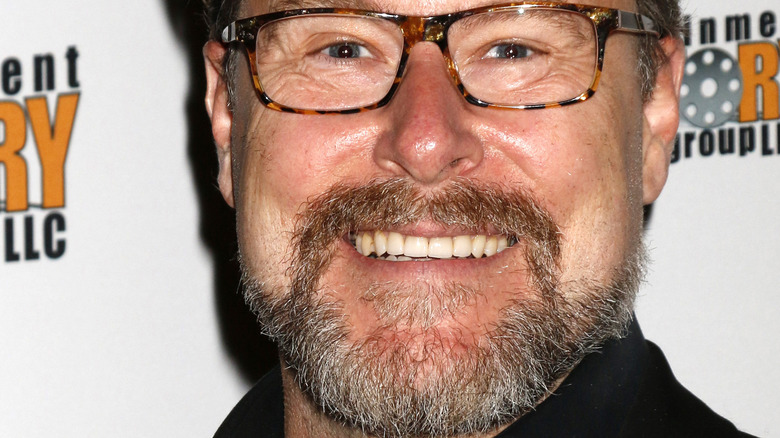 close up of Dean McDermott wearing glasses