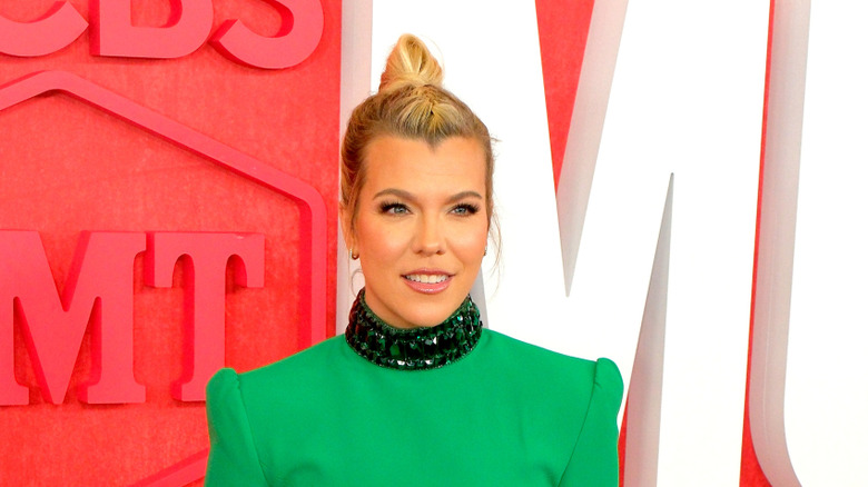 Kimberly Perry posing on the red carpet