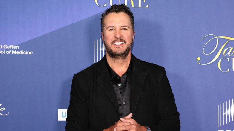 Luke Bryan posing at an event
