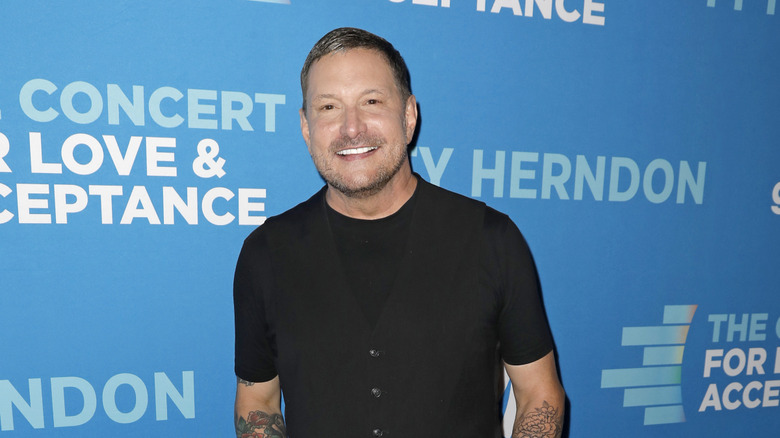 Ty Herndon posing at an event