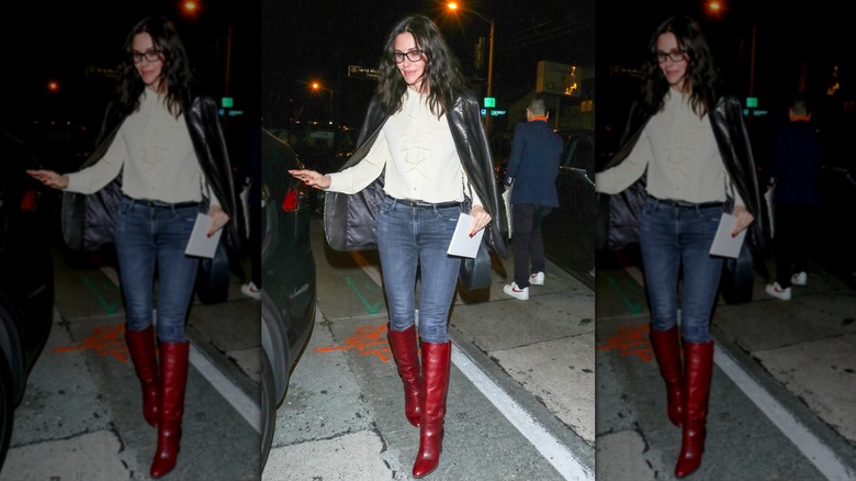 Courteney Cox walking