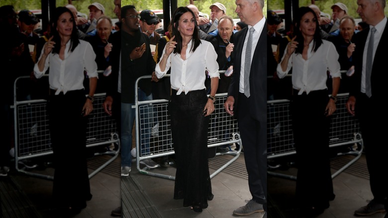 Courteney Cox walking