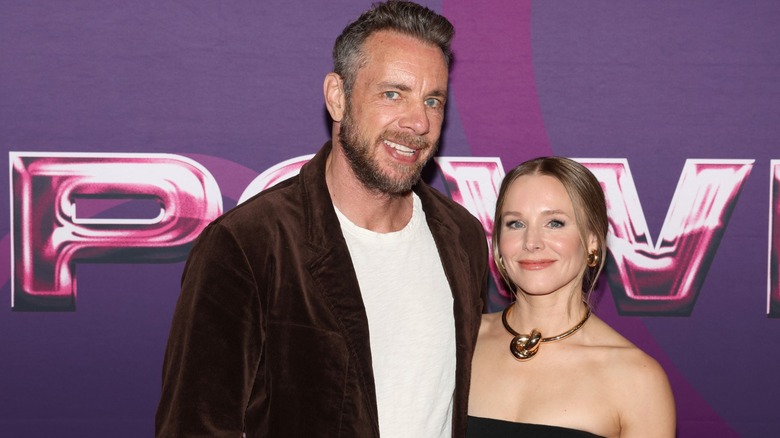 Dax Shepard & Kristen Bell pose on the red carpet