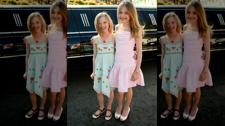 Elle Fanning (L) and Dakota Fanning arrive at the 20th Annual Kid's Choice Awards held at the UCLA Pauley Pavilion on March 31, 2007 in Westwood, California.