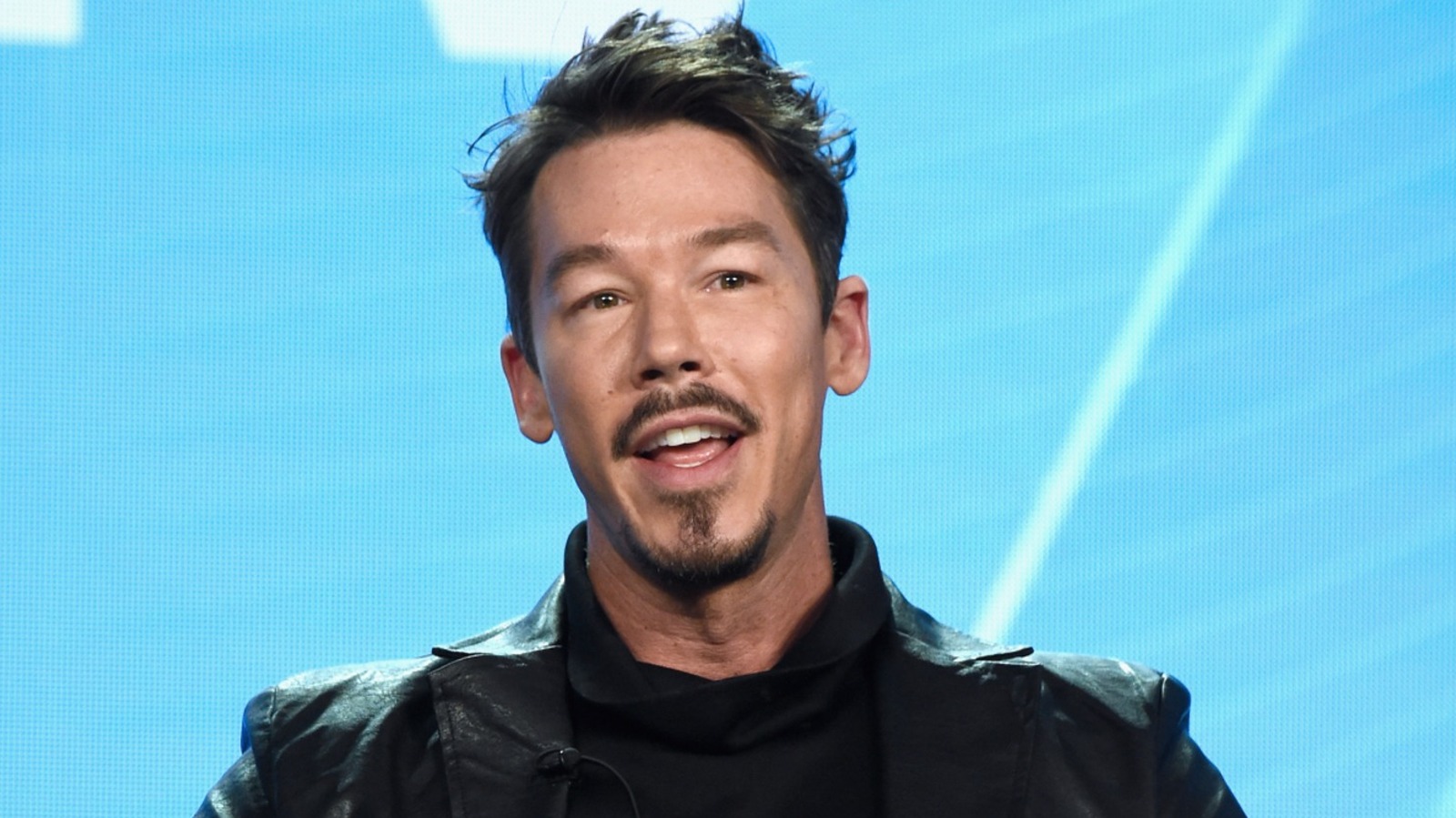 <a href="https://www.thelist.com/1844381/david-bromstad-trump-like-makeup-fail-hgtv-video/" target="_blank">David Bromstad Accidentally Exposes His Trump-Like Makeup Fail In New HGTV Video</a>