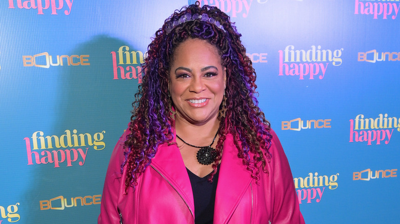 Kim Coles smiling at event