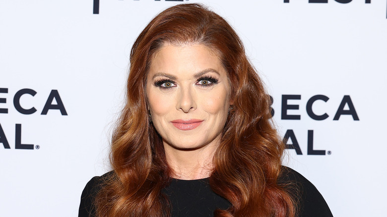 Debra Messing on the red carpet 