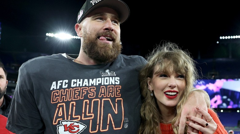 Travis Kelce arm around Taylor Swift