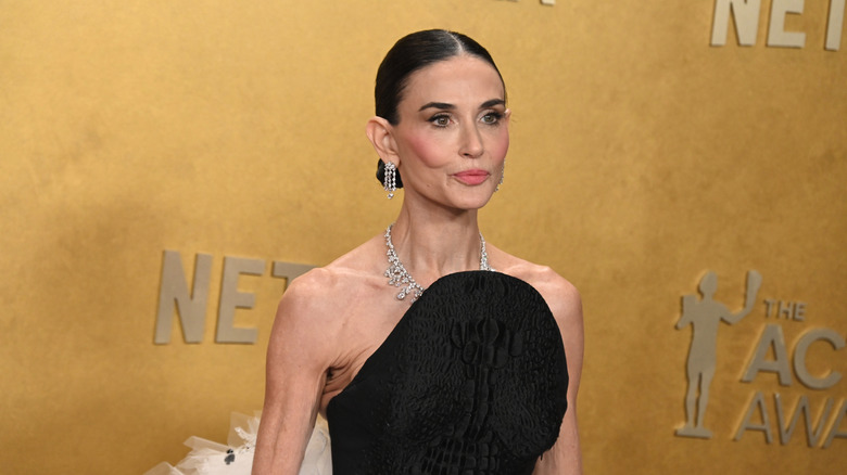Demi Moore with a thin physique at the Oscars