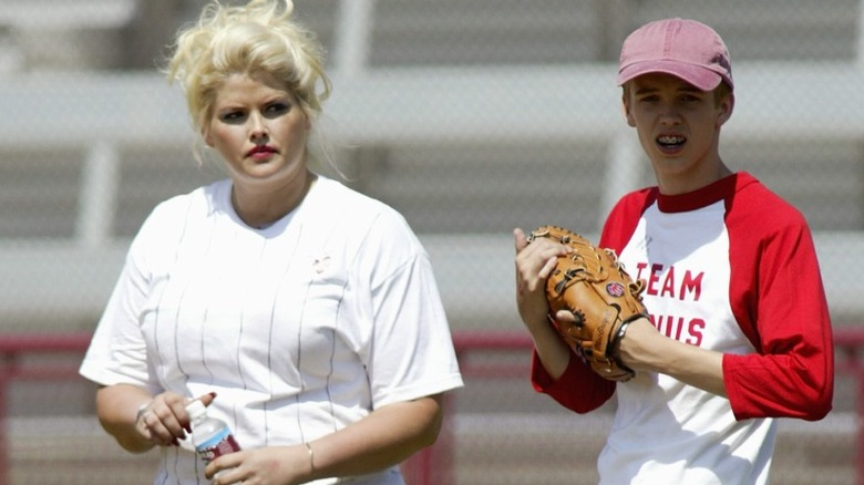 Anna Nicole Smith and Daniel Wayne Smith playing softball