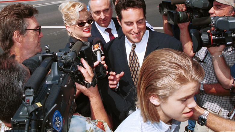 Anna Nicole Smith and Daniel Wayne Smith surrounded by reporters as they arrive at court