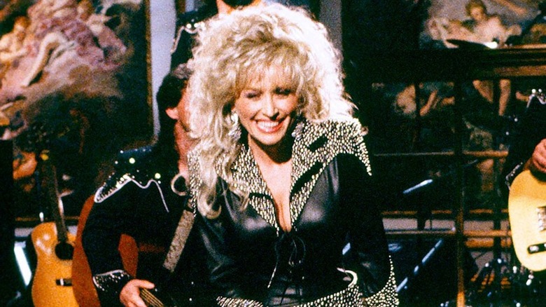 Dolly Parton hosts SNL