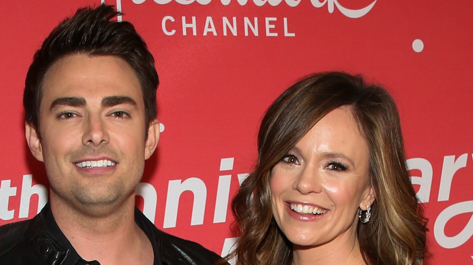 <a href="https://www.thelist.com/1708930/hallmark-rachel-boston-jonathan-bennett-friendship/" target="_blank">Details About Hallmark Stars Rachel Boston & Jonathan Bennett’s Friendship</a>