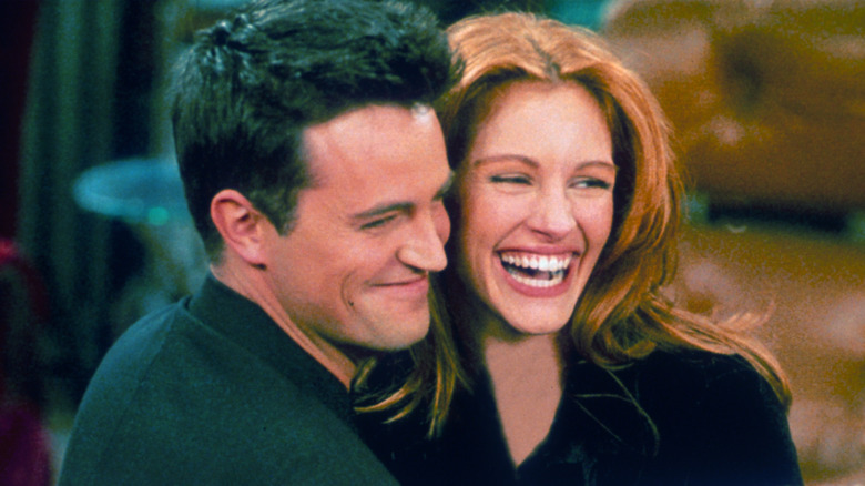 Matthew Perry and Julia Roberts on "Friends"