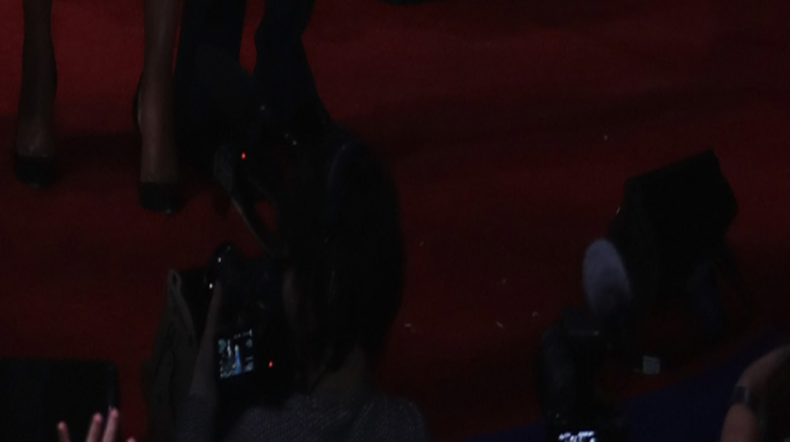 <a href="https://www.thelist.com/1976261/michelle-malia-obama-white-house-escape/" target="_blank">Details About Michelle & Malia Obama’s Bold Escape From The White House</a>