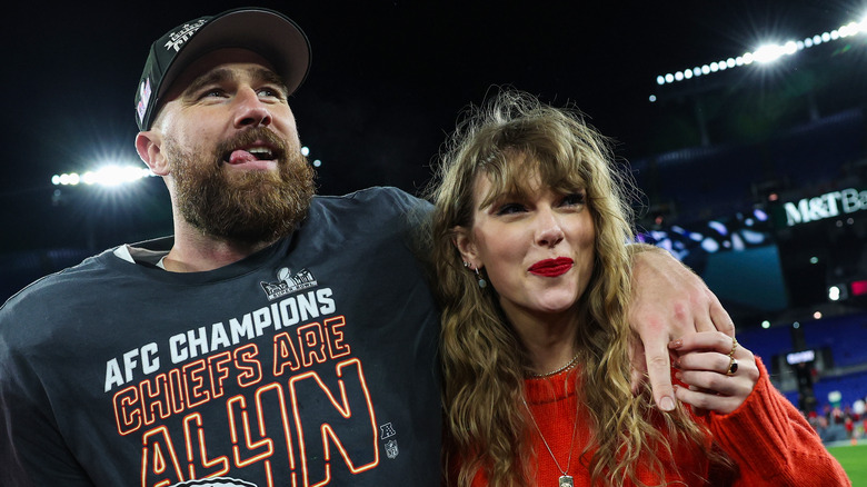 Travis kelce and Taylor Swift smiling