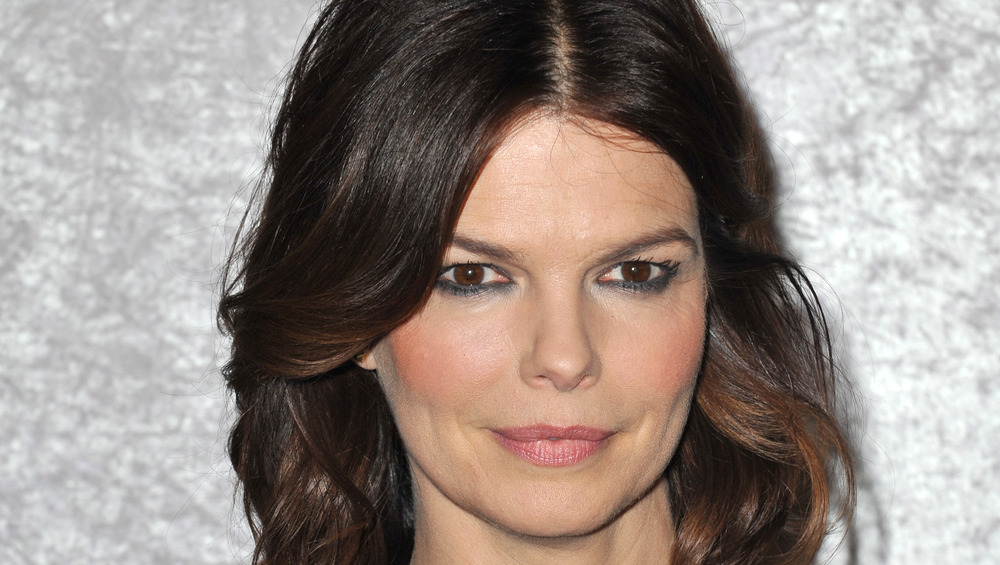 Jeanne Tripplehorn posing