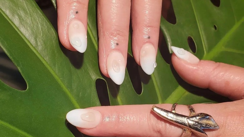 Clean minimalistic dewdrop manicure