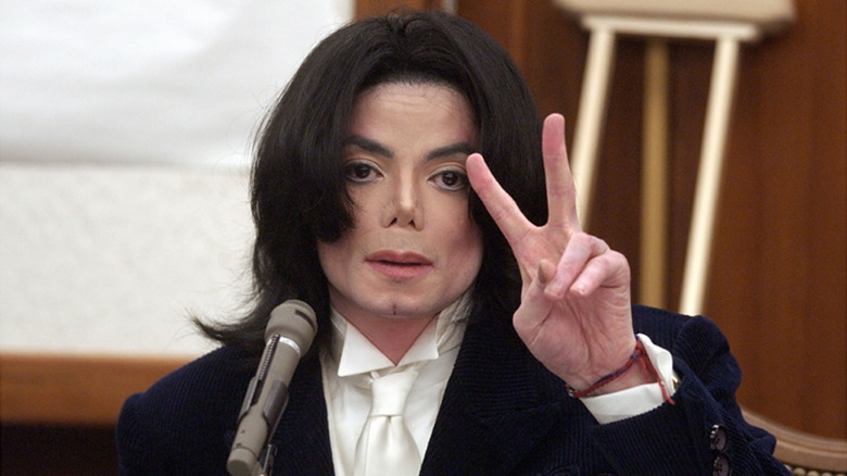 Michael Jackson holding up two fingers