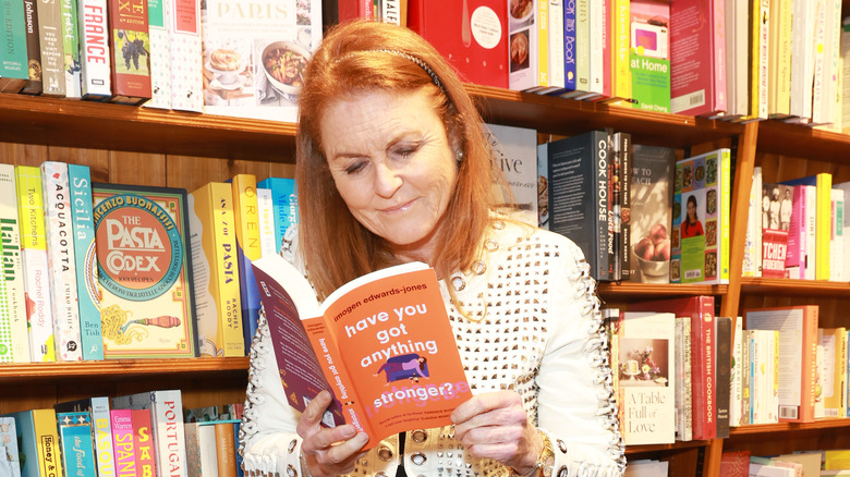 Sarah Ferguson in a bookstore 