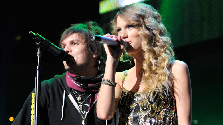 Martin Johnson and Taylor Swift singing together